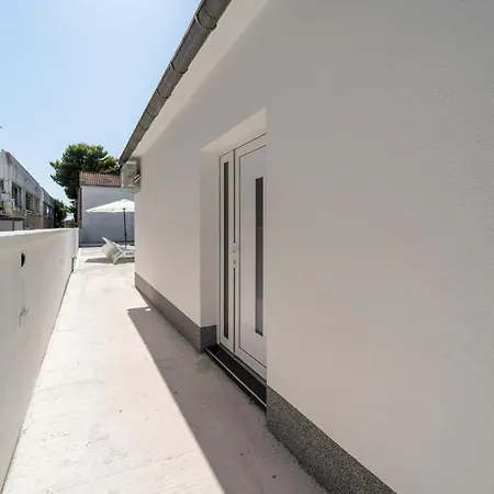 Vakantiehuis 3 Bedroom In Biograd Na Moru