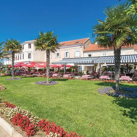 3 Bedroom In Vakantiehuis Biograd Na Moru